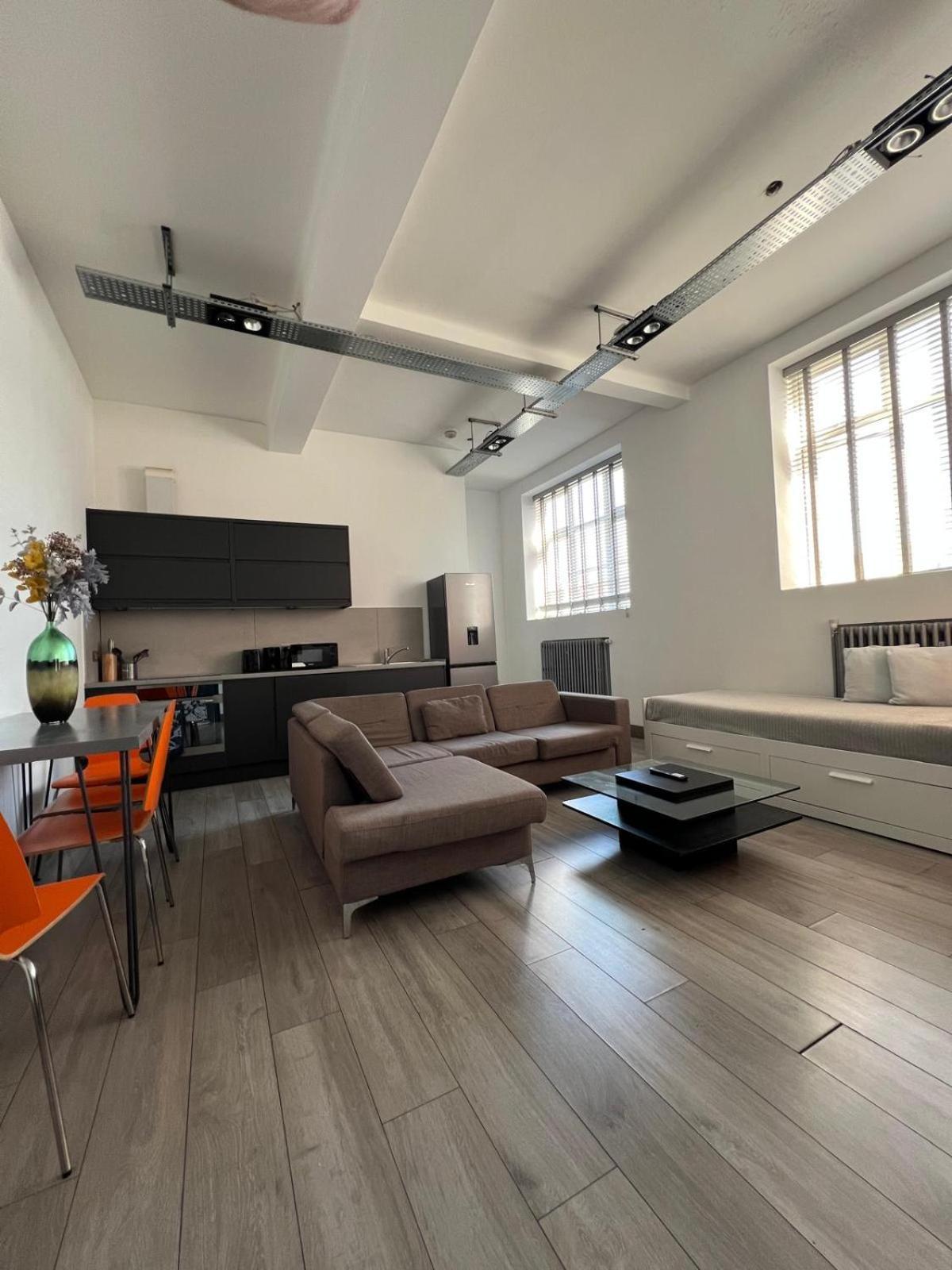 Modern 2bed Warehouse Conversion For 6 People - London