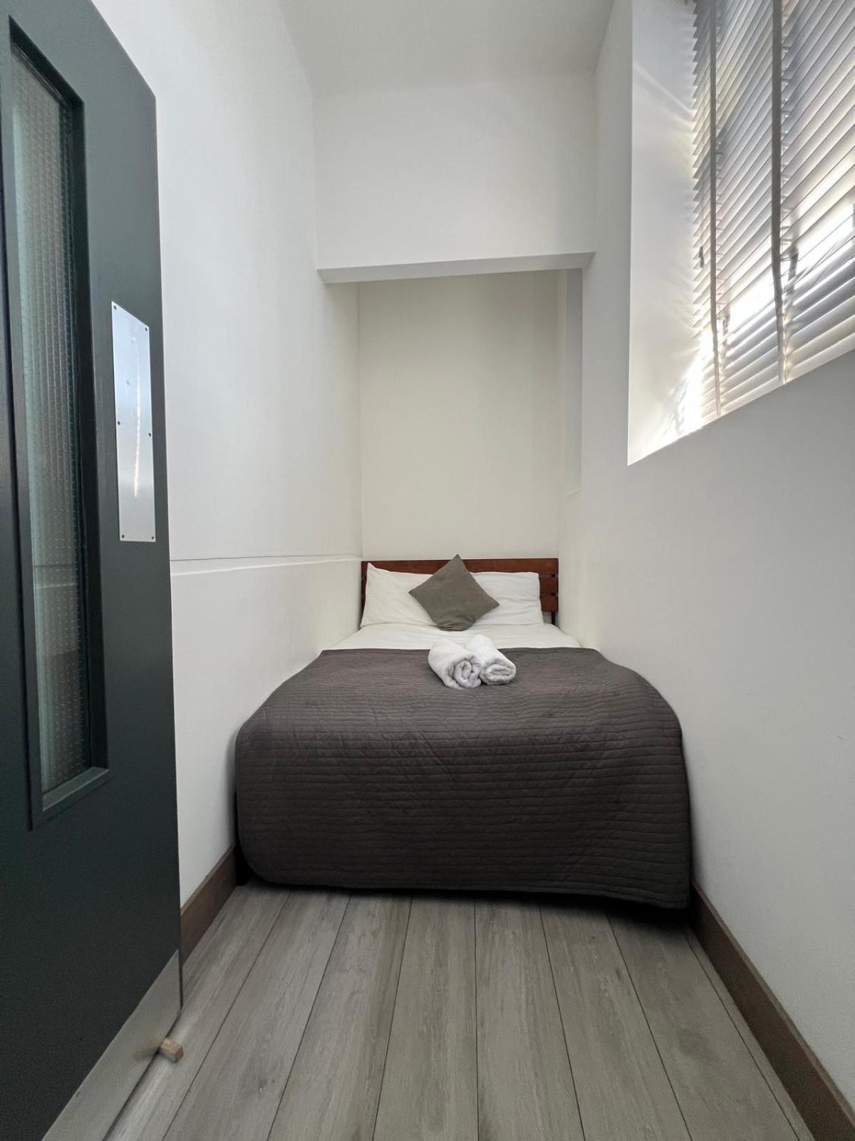 Modern 2bed Warehouse Conversion For 6 People -